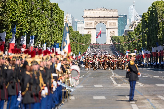 Military_ceremony_in_Paris_2017_with_Trump_and_Macron