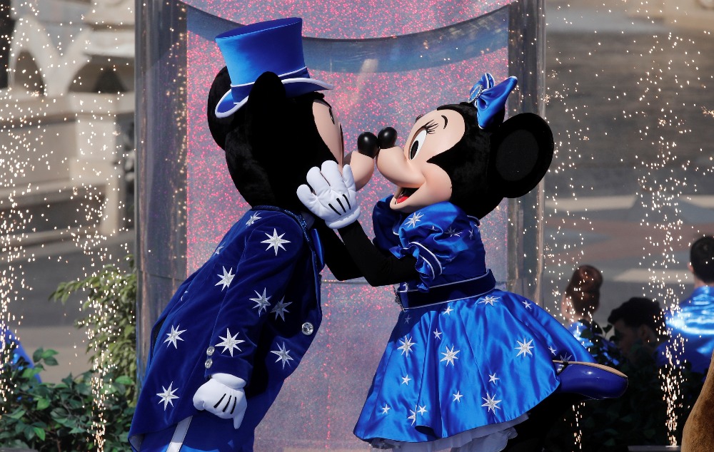 Les personnages Disney, Mickey Mouse et Minnie Mouse assistent au 25ème anniversaire de Disneyland Paris