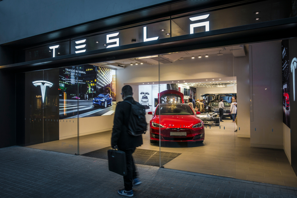 Tesla supprime 9% de ses effectifs