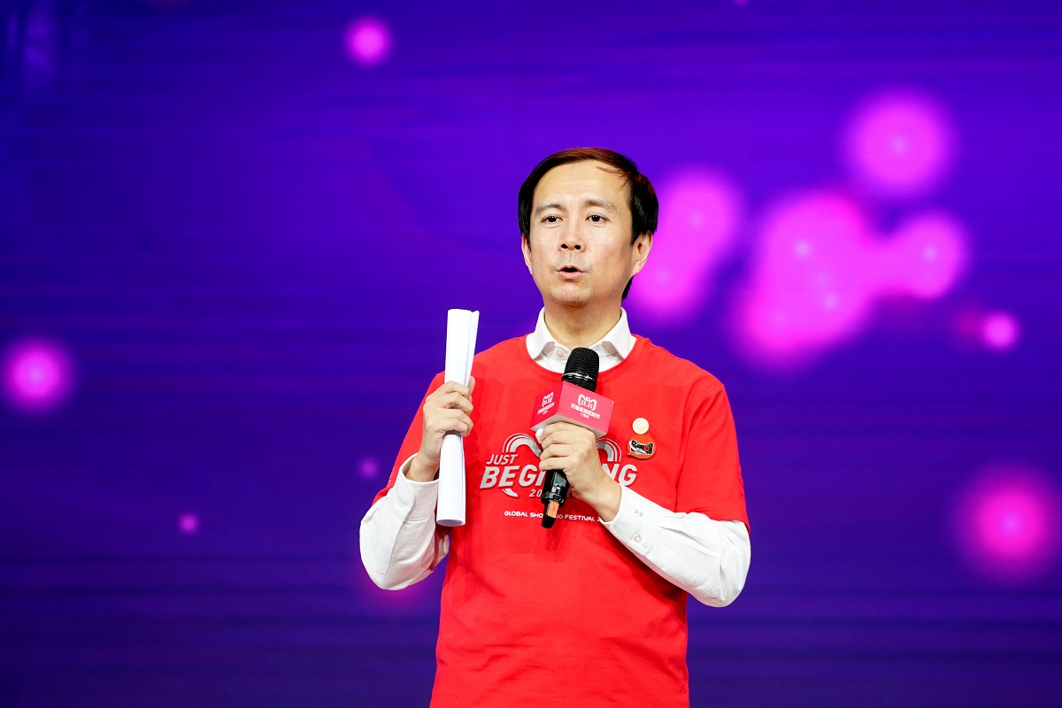 Daniel Zhang, Chief Executive Officer of Alibaba Group delivers a speech during Alibaba Group's 11.11 Singles' Day global shopping festival (REUTERS/Aly Song)
